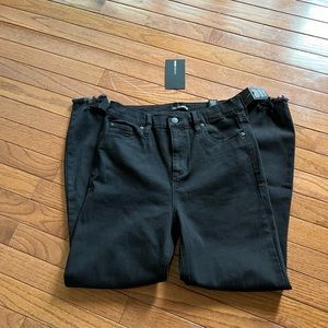 Fashion Nova Black Ripped Skinny jeans